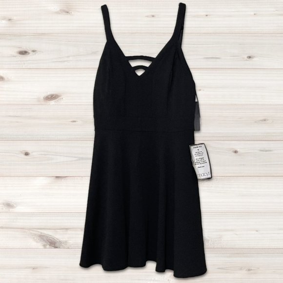 City Studio Dresses & Skirts - 𝅺CITY Studios Black Cutout V Neck Fit & Flare Skater Skirt Size Juniors 13